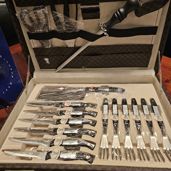 Carl Weill 24pc knife set in carrying case. Never used. - Picture 3 of 5